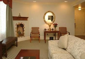 Diamond Hotel 3*